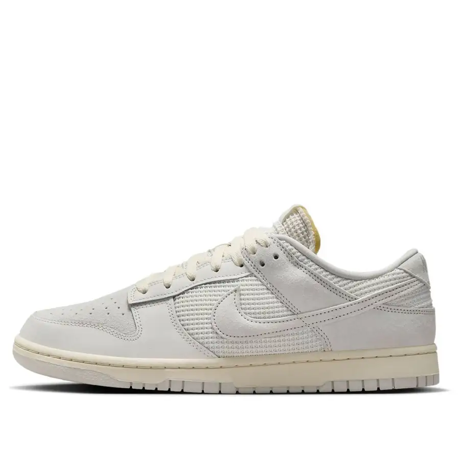 Nike Dunk Low ‘Beige Light Bone’