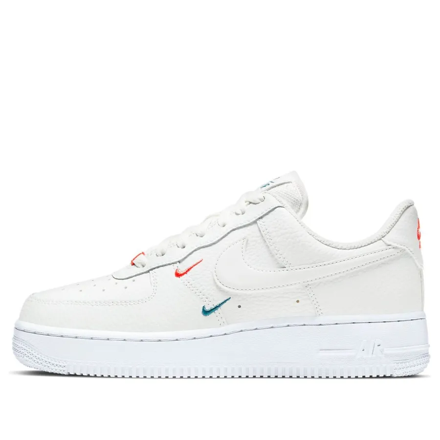 Nike Air Force 1 ’07 Essential ‘Summit White Solar Red’