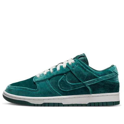 Nike Dunk Low ‘Green Velvet’