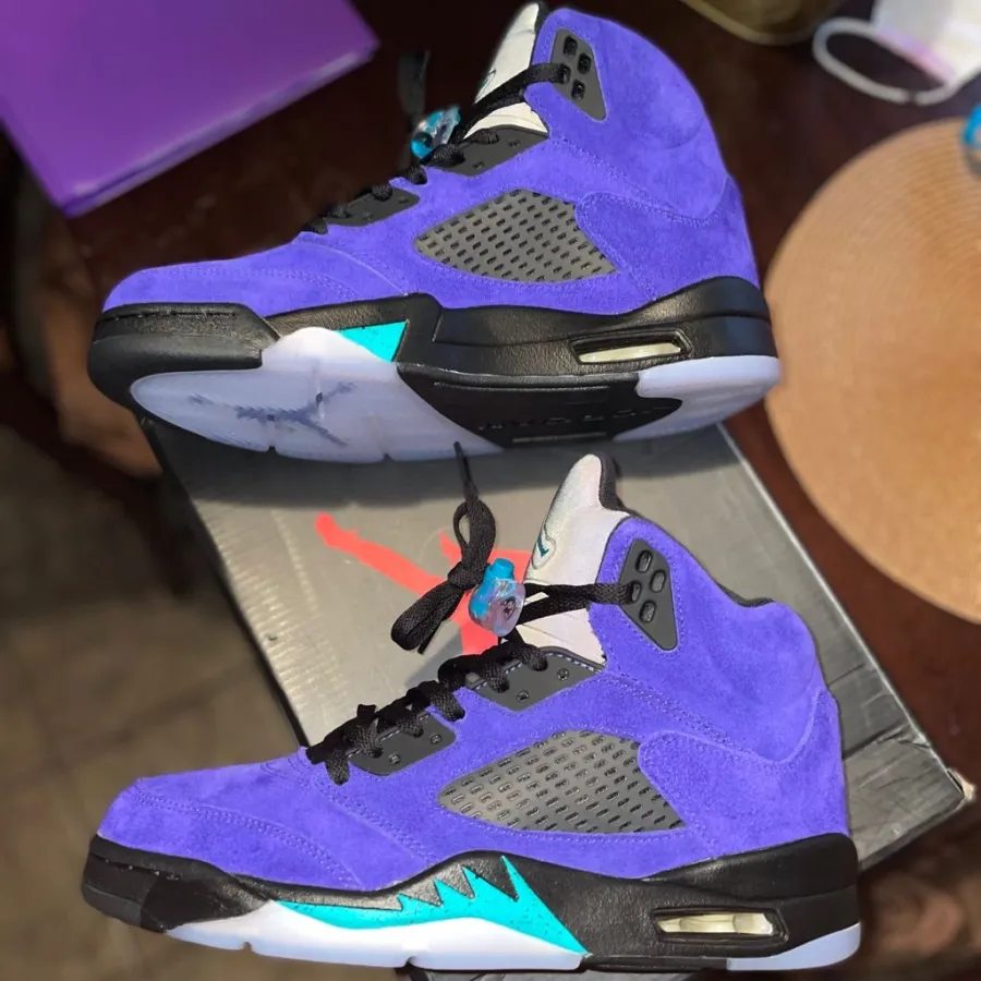 Air Jordan 5 Retro ‘Alternate Grape’ photo review