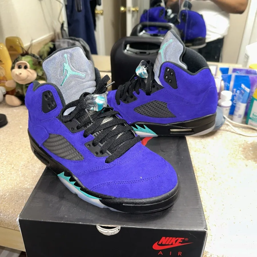 Air Jordan 5 Retro ‘Alternate Grape’ photo review