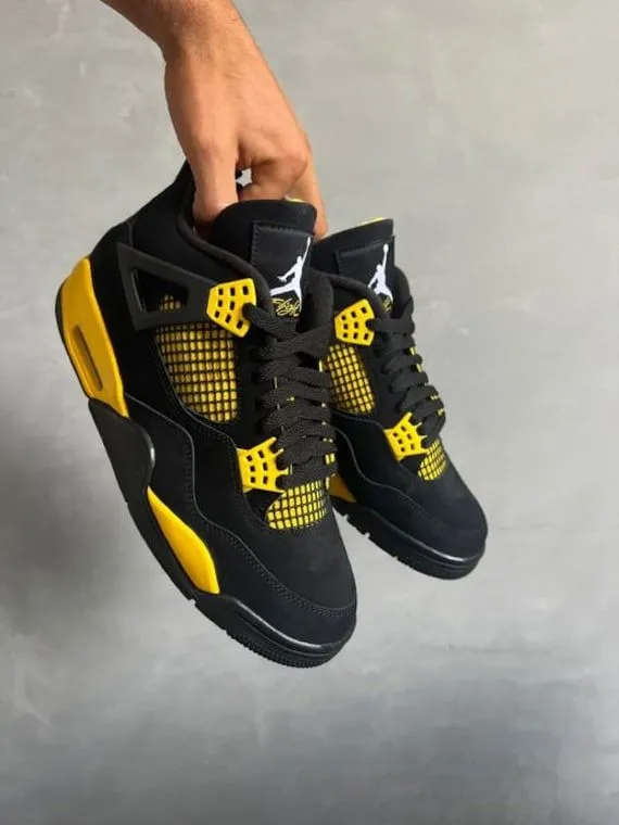 Air Jordan 4 Retro ‘Thunder’ photo review