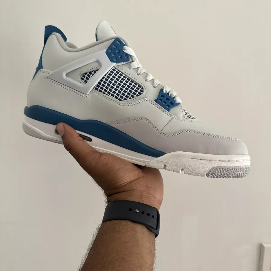 Air Jordan 4 Retro ‘Military Blue’ photo review