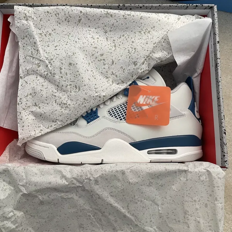 Air Jordan 4 Retro ‘Military Blue’ photo review