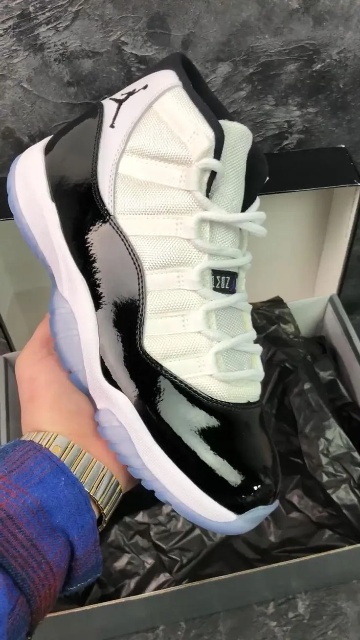 Air Jordan 11 Retro ‘Concord’ photo review