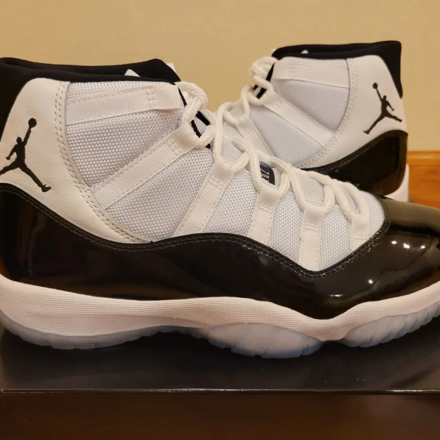 Air Jordan 11 Retro ‘Concord’ photo review