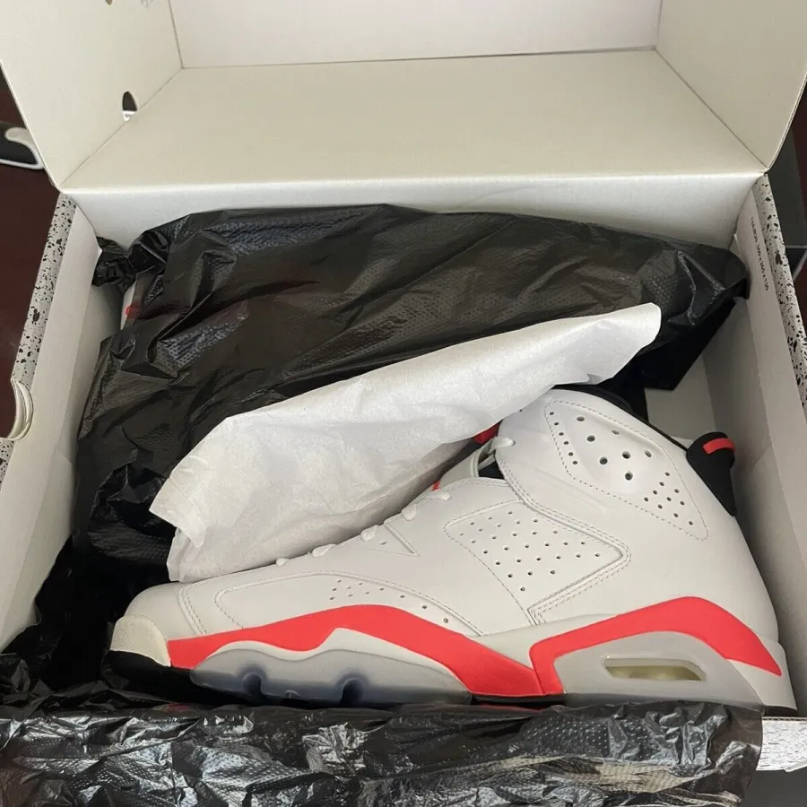 Air Jordan 6 Retro ‘White Infrared’ photo review