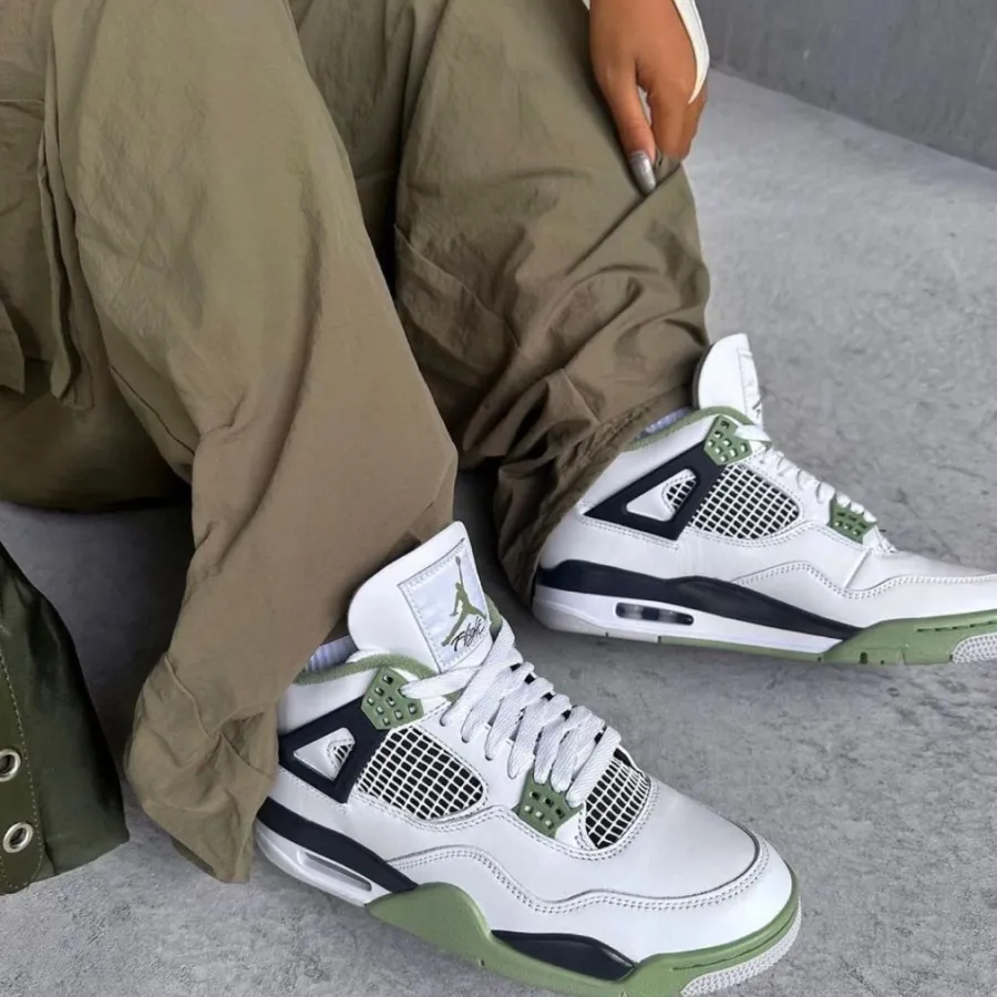 Air Jordan 4 Retro ‘Seafoam’ photo review