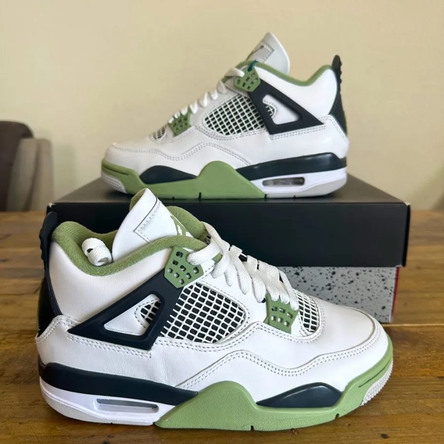 Air Jordan 4 Retro ‘Seafoam’ photo review