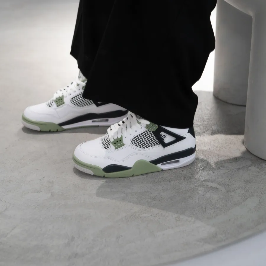 Air Jordan 4 Retro ‘Seafoam’ photo review