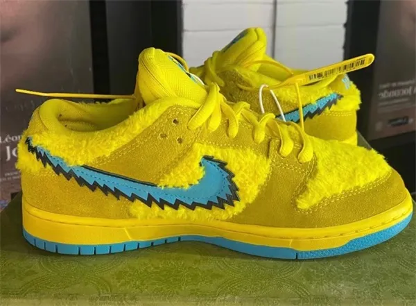 Nike x Grateful Dead SB Dunk Low ‘Yellow Bear’ photo review
