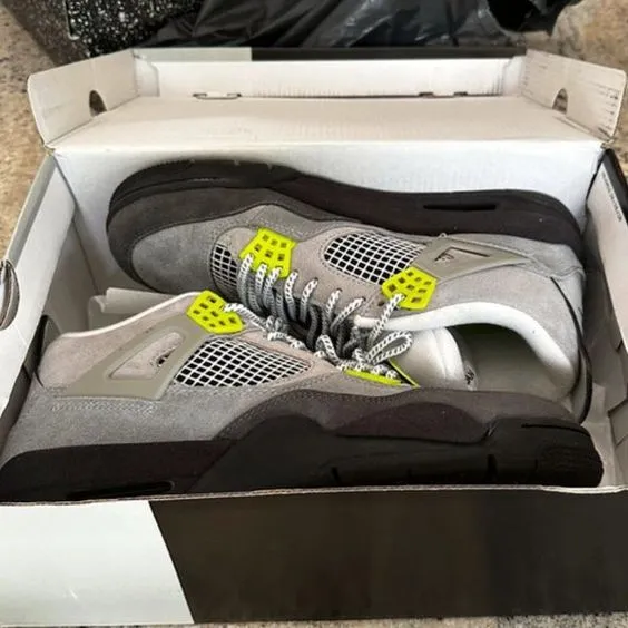 Air Jordan 4 Retro SE ‘Neon 95’ photo review