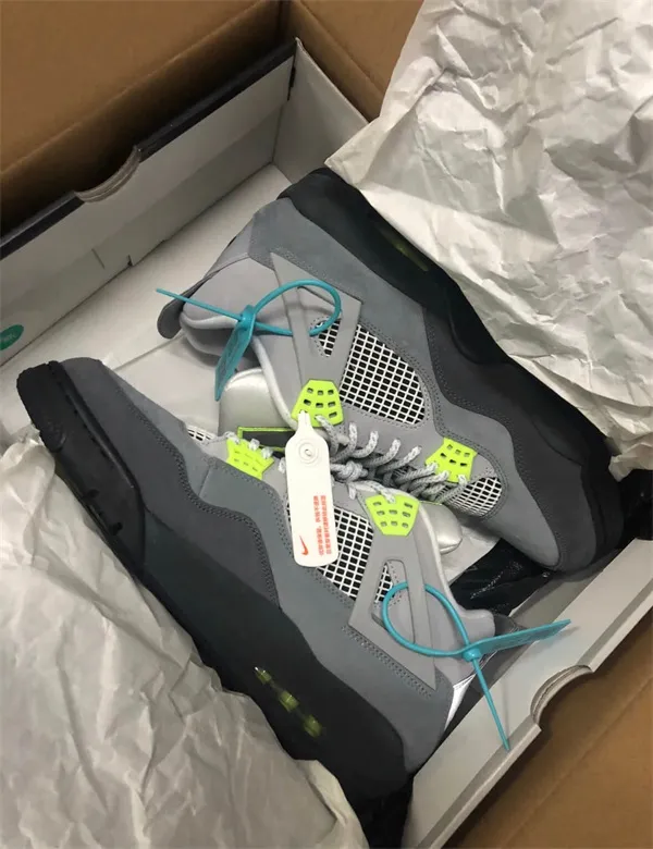 Air Jordan 4 Retro SE ‘Neon 95’ photo review