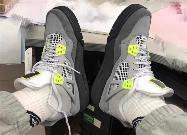 Air Jordan 4 Retro SE ‘Neon 95’ photo review