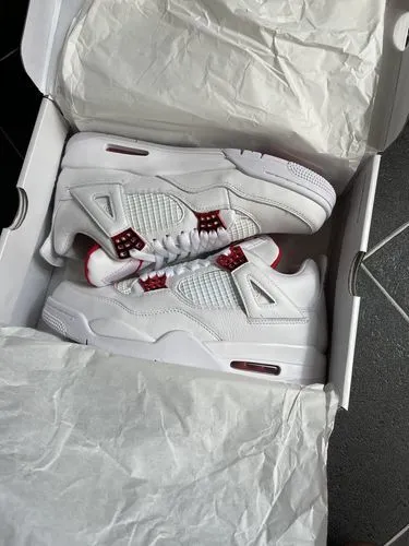 Air Jordan 4 Retro ‘Red Metallic’ photo review