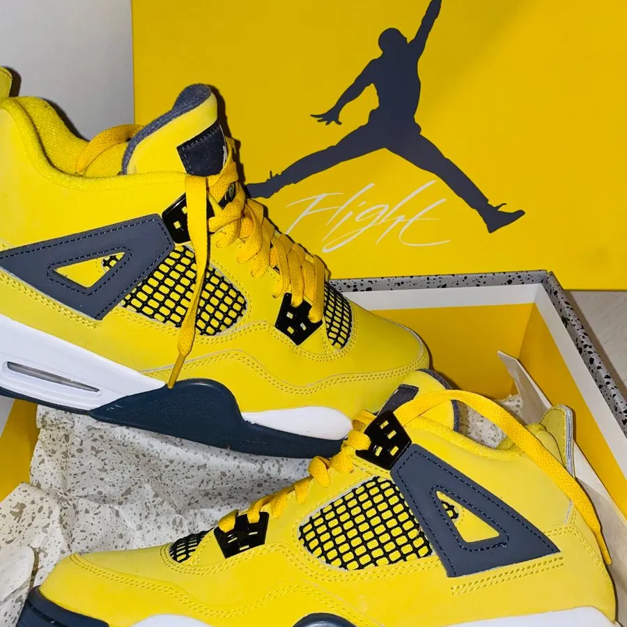 Air Jordan 4 Retro ‘Lightning’ photo review