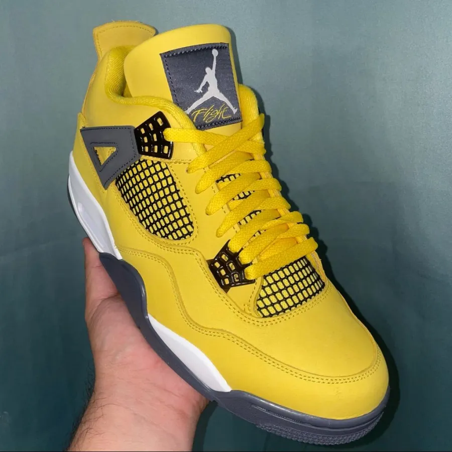 Air Jordan 4 Retro ‘Lightning’ photo review