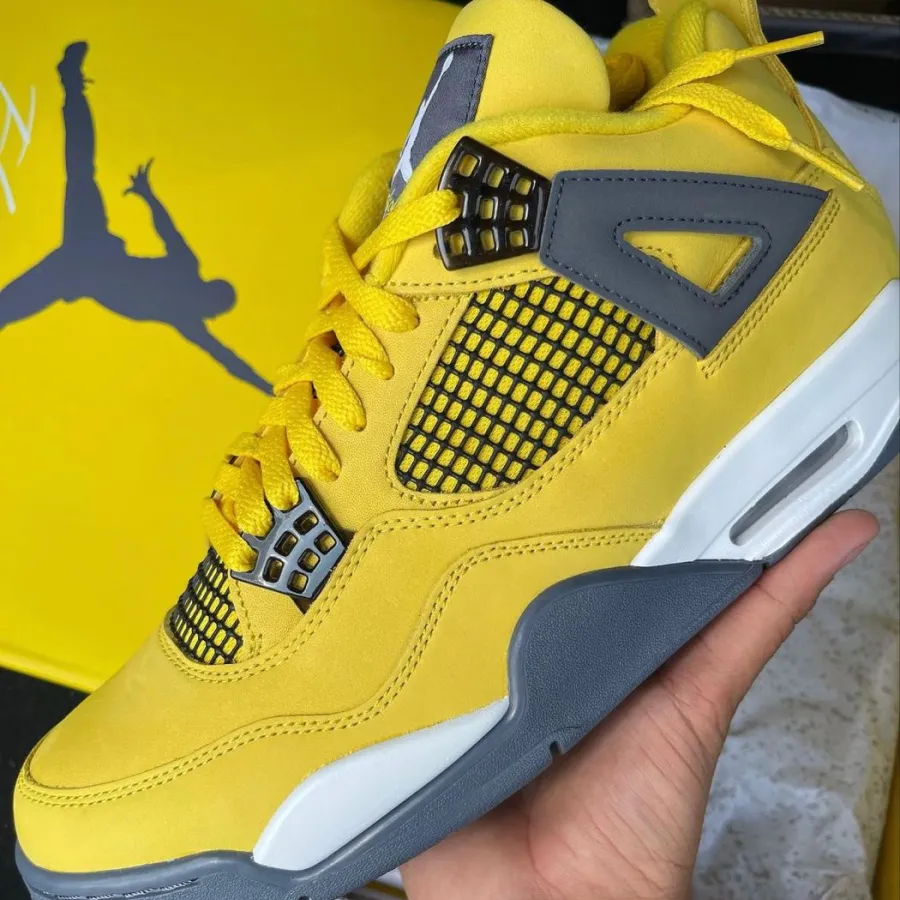 Air Jordan 4 Retro ‘Lightning’ photo review