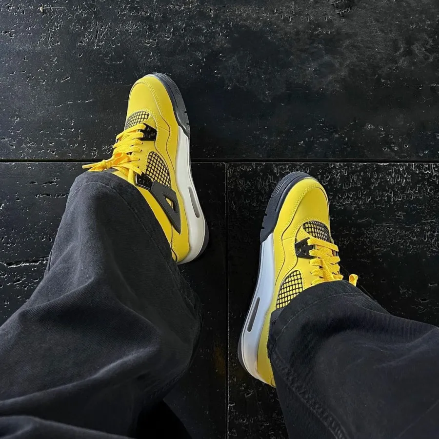 Air Jordan 4 Retro ‘Lightning’ photo review