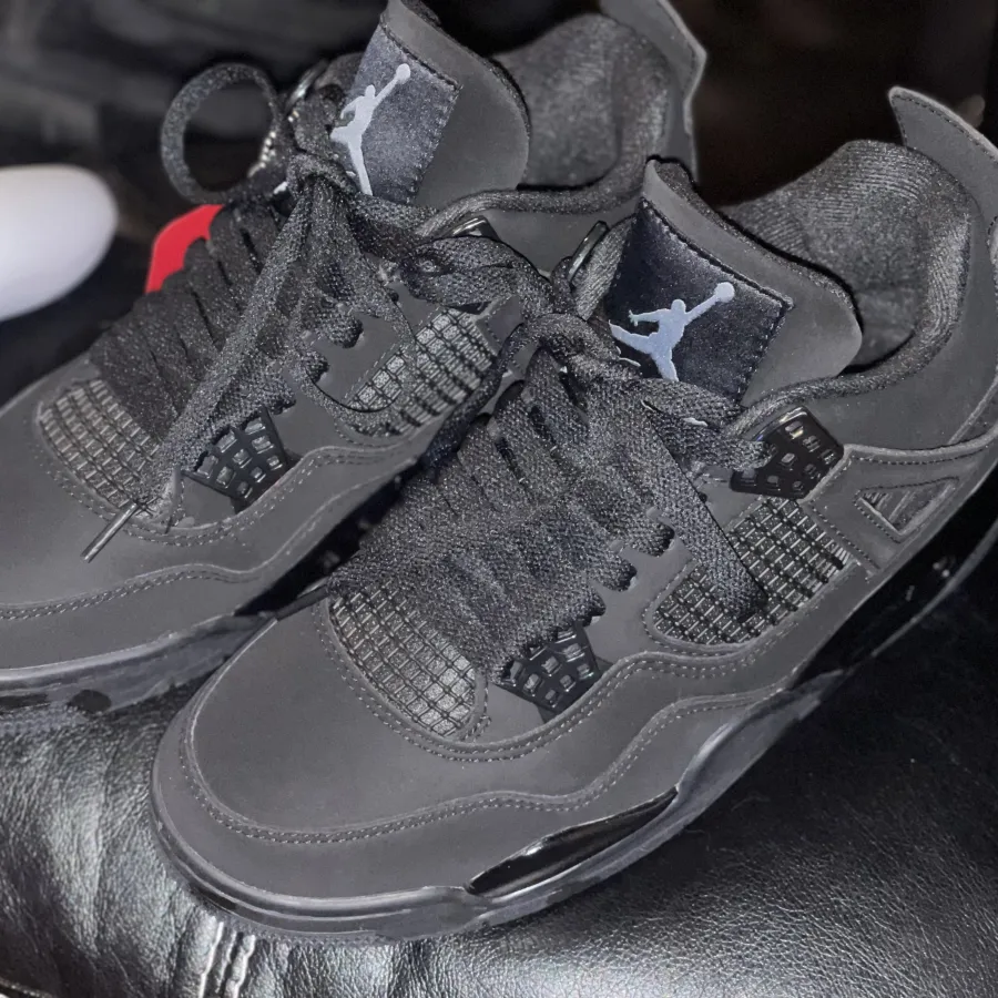 Air Jordan 4 Retro ‘Black Cat’ photo review