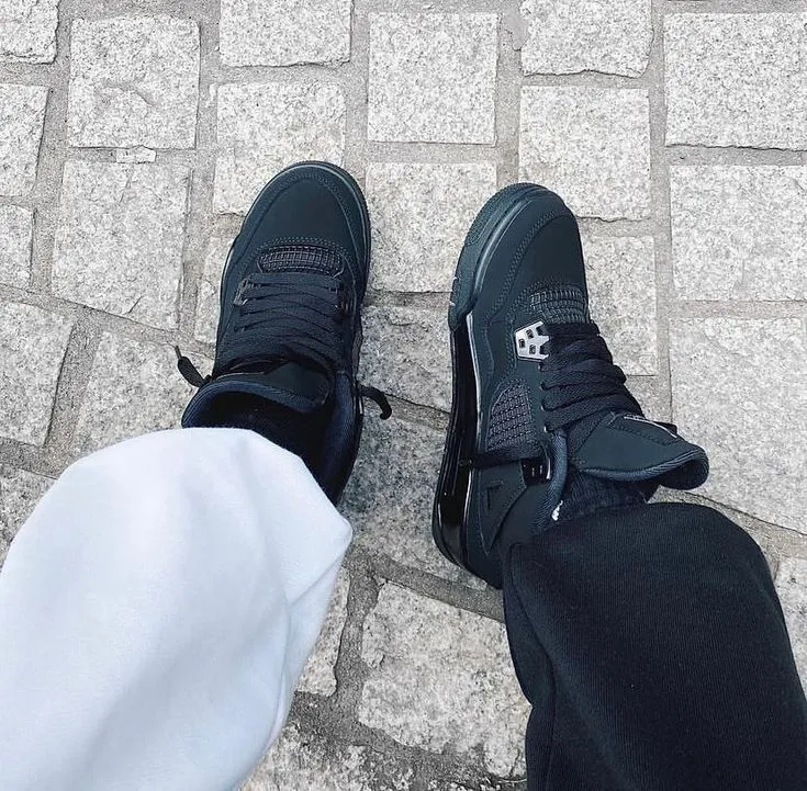 Air Jordan 4 Retro ‘Black Cat’ photo review