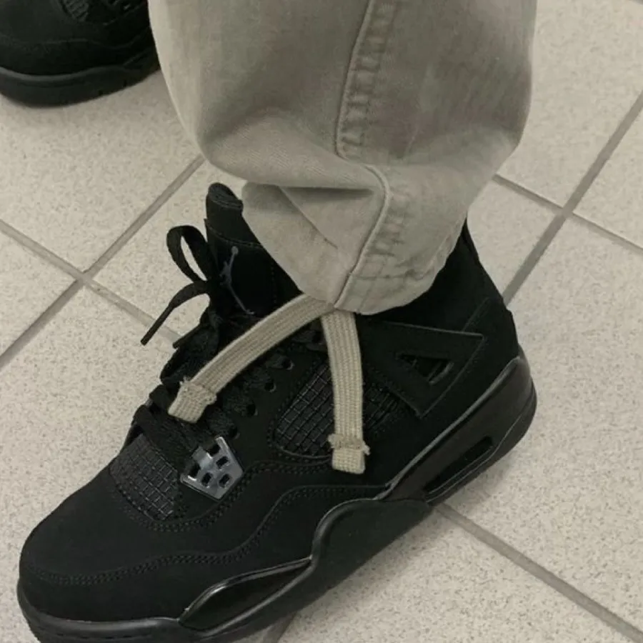 Air Jordan 4 Retro ‘Black Cat’ photo review