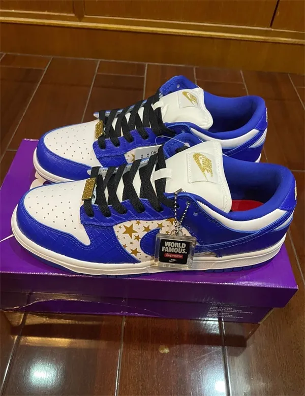 Nike x Supreme SB Dunk Low OG QS ‘Hyper Royal’ photo review
